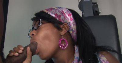 Ebony teen throats the BBC wet before letting it work her muff on freefilmz.com