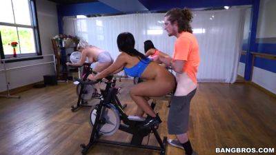 Rose Monroe gets steamy in the gym with a hard cock on freefilmz.com