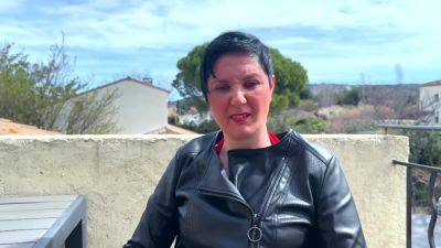 Nina, 35, business manager in Aix-en-Provence (13)! on freefilmz.com