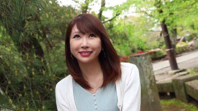 0002288_三十路の日本人の女性がガン突きされる人妻NTRのSEX - Japan on freefilmz.com
