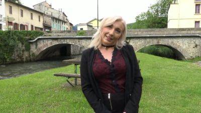 Louane, 30 years old, beautician in Belesta (11)! on freefilmz.com