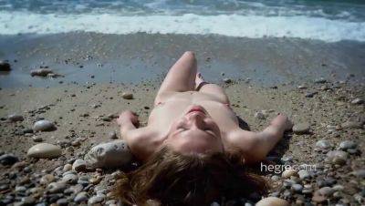 Cindy at the Nude Beach Alone on freefilmz.com