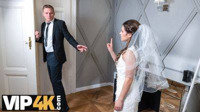 VIP4K. Couple decided to copulate in the bedroom before the ceremony - Czech Republic on freefilmz.com