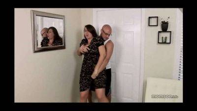 Step-Mom's Naughty Encounter: A Creamy Surprise on freefilmz.com