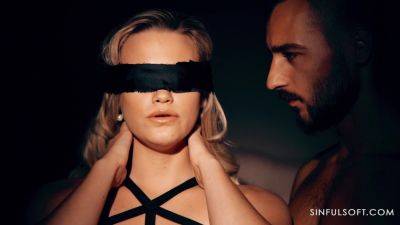 Blind folded blonde receives thick inches for surreal pussy sensations on freefilmz.com
