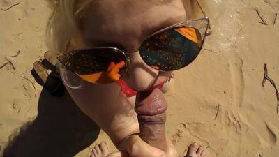 Blowjob On Beach on freefilmz.com