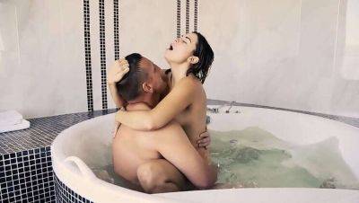 High-End Underwater Blowjob & Anal Sex Video: Alice & Mike's Intimate Encounter on freefilmz.com