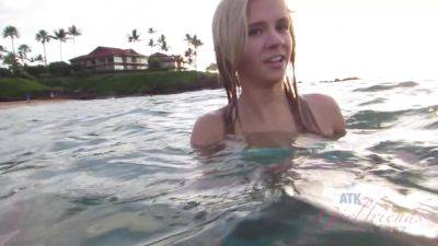 Virtual Vacation In Hawaii With Rachel James Part 1 - Usa on freefilmz.com