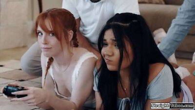 Stepdads Fucking petite teen stepdaughters with Anal Play and Deepthroat on freefilmz.com