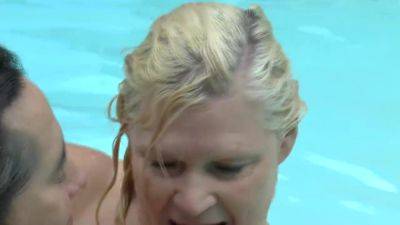 Fuck with Busty Hot Woman in Swimming Pool on freefilmz.com