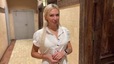 Hot and dangerous blowjob in the toilet of the shopping center from a Russian saleswoman. - Russia on freefilmz.com