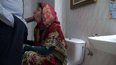 A Raunchy Turkish Muslim Spouse's Encounter with a Black Immigrant in a Public Restroom - Britain - Turkey on freefilmz.com