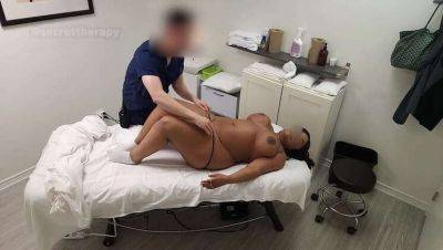 Jessica, a curvy black coed, loves my unique massage - Usa - Canada on freefilmz.com