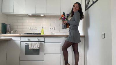 Cleaning The Kitchen In Stockings - Russia on freefilmz.com