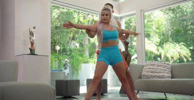 Smashing nude blonde gets personal trainer to fuck her like never before on freefilmz.com