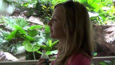 Virtual Vacation In Singapore With Karla Kush Part 1 - Usa - Singapore on freefilmz.com