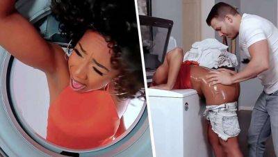 Feeling up My Girlfriend's Ebony Mom Stuck in Washing Machine - MILFED on freefilmz.com