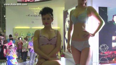 Chinese model in sexy lingerie show.23 - China on freefilmz.com