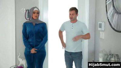 Innocent Muslim Girl Experiences Her First Time With Neighbor on freefilmz.com