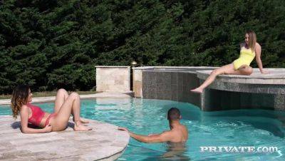 Poolside Threesome with Rimming on freefilmz.com